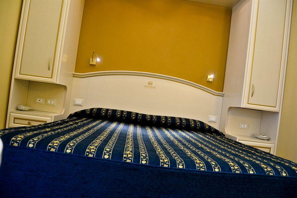 Dimora Degli Dei Hotel Рим Екстериор снимка